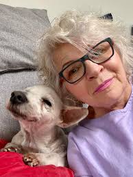 Hi I'm Xandria. I'm 16 turning 17. I'm single. I love animals, art, pen  paling, music, photography, camping, etc. Some pics of me and pics I've  taken as well