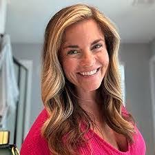 Lisa Maxfield's Instagram, Twitter & Facebook