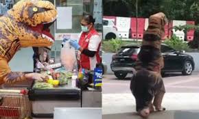 Menurut betty, video itu sudah lama dirakamkan pada ketika itu dia hamil 4 minggu, namun kini usia kandungannya sudah masuk 3 bulan. Mummydino Betty Rahmad Tarik Perhatian Ramai