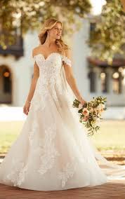 Maybe you would like to learn more about one of these? Garten Inspiriertes Schulterfreies Hochzeitskleid Stella York Wedding Dresses
