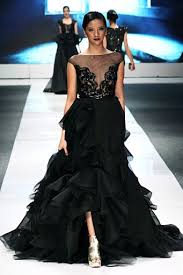 Artis yang lebih sibuk dengan profesinya sebagai desainer itu terus berupaya mengembangkan bisnis desain pakaian. 22 Ide Ivan Gunawan Gaun Formal Panjang Model Pakaian Desainer