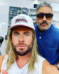 Chris Hemsworth shared BTS photo of Thor: Love and Thunder : r/marvelstudios