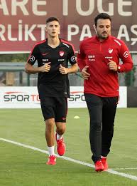Sk rapid wien altyapısında forma giyen 1999 doğumlu italya serie a ekiplerinden sassuolo, rapid wien forması giyen milli oyuncu mert müldür'ü kadrosuna kattı. Sk Rapid On Twitter Mert Muldur Bei Seinem Ersten Training Mit Dem Turkischen A Team Alles Gute Und Gesund Wieder Heim Nach Hutteldorf Kommen Skrapid Scr2018 Https T Co Ijo50ljbml