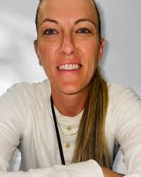 Sarah Hoefer's Instagram, Twitter & Facebook