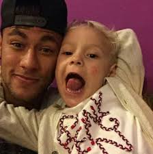 Photo : Neymar avec son fils David Lucca au Camp Nou à Barcelone, le 1er  novembre 2014.