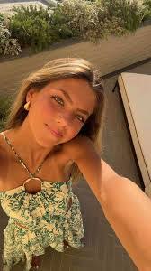 Bella Steele's Instagram, Twitter & Facebook