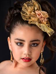 Ser OM Kids es preparar una base para el futuro como modelo Kids y  desarrollo personal preparándose para evolucionar de la mejor manera  posible . La bella Sol entregando toda la Actitud