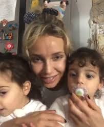 Luciana abreu news, gossip, photos of luciana abreu, biography, luciana abreu boyfriend list luciana abreu is a 35 year old portuguese singer. Ja Viu Como Cresceram As Gemeas De Luciana Abreu Ela Mostra As Meninas Quebrando Promessa Nacional Flash
