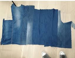 Eine beuteltasche zum wenden ganz einfach mit anleitung und freebie selber nähen! Jeanstasche Nahen Upcycling Aus Alten Jeans B Patterns In 2021 Jeans Tasche Alte Jeans Tasche Nahen Handtasche Jeans