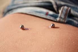 Pin By Fernanda Lepe On Piercings Hip Piercings Hip Piercing Dermal Piercing