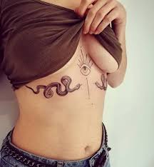 Tatuajes Cerca De Los Pechos Para Mujer 2022