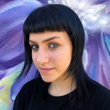 Mar 23, 2017 · capelli leggermente mossi, dal colore scuro, e frangia corta che si apre sulla fronte. Tagli Di Capelli Con Frangia Le Idee A Cui Ispirarsi Trucchi Tv