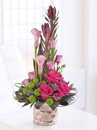 Pink Rose And Calla Lily Arrangement Fresh Flowers Arrangements Modern Flower Arrangements Modern Floral Arrangements