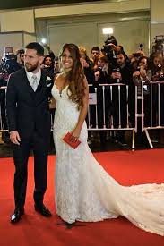 Introducing Mr And Mrs Lionel Messi The Argentinian Soccer Player Is Married Lionel Messi Messi Wedding Dresses Lace