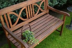 Weitere ideen zu gartenbank holz, gartenbank, holz. Eine Holzbank Draussen Abschleifen Und Mit Was Behandeln