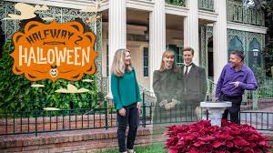 Learn about the haunted mansion: Disneymagicmoments Finding Love In The Haunted Mansion At Disneyland Park Disney Parks Blog