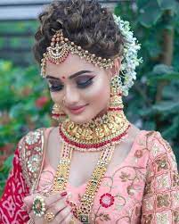Best Bridal Jewelry For Round Face Pakistani Pret Wear Indian Bride Makeup Indian Bridal Hairstyles Bridal Makeup Looks