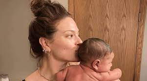 Scroll on for the supermodel's stunning pregnancy reveal. Xe0pcvbongordm