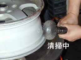タイヤの空気が抜ける 自動車 バイクのエア漏れ原因と対策方法 古いタイヤ 自動車 タイヤ