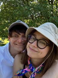 2 flowers in dreamy garden 🌼🌺