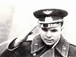 Yuri alekseyevich gagarin became the first man to enter deep space on april 12, 1961, when the soviet cosmonaut made a flight that orbited earth lasting one hour and 48 minutes in his vostok 1 spacecraft. Juri Gagarin Archiv