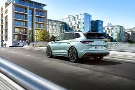The enyaq iv's bold design philosophy is expressed in balanced proportions, sculptural lines and its distinctive grille. Skoda Enyaq Iv Elektrischer Vorreiter Stern De