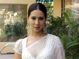 Check spelling or type a new query. Domestic Help Accuses Kim Sharma Of Refusing To Pay Her Salary Files A Case Against The Former Actress