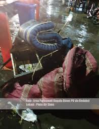 Kapuk diperoleh dari buah randu yang diolah menjadi serat yang dipakai untuk bantal atau matras. E100 Diskusiyuk Kawan Tidak Semua Tpa Menerima Sampah Kasur Dan Sampah Besar Lainnya Sehingga Kadang Kadang Sungai Menjadi Pembuangan Akhir Bagi Mereka Hanya Ingin Gampang Tentu Dampaknya Begitu Merugikan Kalau Anda Bagaimana
