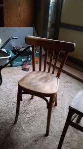 Enfin, le bois est un matériau qui vieillit avec le temps et demande un entretien régulier tout au long des années. Relooking Vieilles Chaises Bistro D Ecole