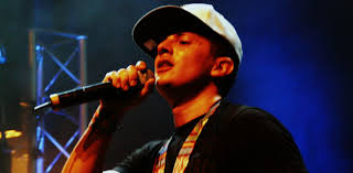 Musique] Rocca : Pour tous les jeunes de l'univers