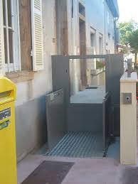 Produits Ascenseurs Privatifs Elevateurs Pmr Et Monte Charge En 2020 Ascenseur Privatif Ascenseur Prefabrique