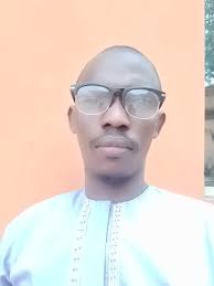 IWE IKORIRA DANU Ajo ja Ewe ewuro aogun ni ihoho ninu yara, aopomo ose pelu  Epo pupa... Aomo we ose ninu ajadi apere nita gbangba tabi ile iwe tiwon  kobolori, tiaba we