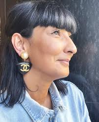 Vintage iconic CCs Chanel heart clip-on earring, made of black ebony sign.  2CC8