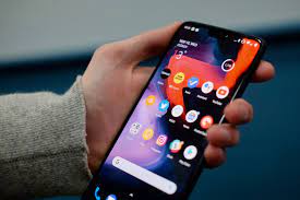 The camera just performs outstanding in low light, dark or even very dark sorroundings. Oneplus 6 Face Unlock Can Be Tricked By A Black And White Photograph