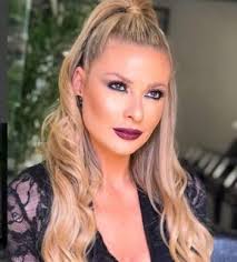 عن الإشكالية التي حصلت حول مسلسل يا ريت بسبب تغييب الممثلة باميلا الكيك عن البرومو الخاص به، ردّت كلوديا لا أريد الخوض في هذا. Ø¨Ø§Ù…ÙŠÙ„Ø§ Ø§Ù„ÙƒÙŠÙƒ Ø¨ÙƒØ§Ù…Ù„ Ø£Ù†ÙˆØ«ØªÙ‡Ø§ ÙÙŠ Ø¬Ù„Ø³Ø© ØªØµÙˆÙŠØ± Ø¬Ø¯ÙŠØ¯Ø© Ø¨Ø§Ù„ØµÙˆØ±
