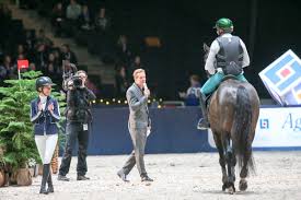 Ropar henrik jonsson i discovery +. Stjarnstafett Med Klos Jennifer Bratt Och Nicole Bast Ridsport