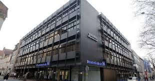Aufspaltung Und Neuausrichtung Privatkundengeschaft Der Deutschen Bank Soll Ausgegliedert Werden Geschaft Privat Kunde