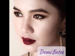 Demi singing “That's What Friends Are For” — a heartfelt cover