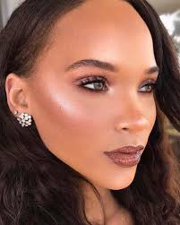 GAHDAMN❗️😮 The sun can't compete with babygirl BEAMING in that KILLAWATT  in GINGER BINGE/MOSCOW MULE 🧉🌞✨ Keep that highlight poppin from home and  throw Ginger Binge/Moscow Mule in ya bag for just