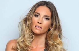 Aθηνά οικονομάκου / athina oikonomakou ♥. H A8hna Oikonomakoy Me Neo Kalokairino Xrwma Sta Mallia