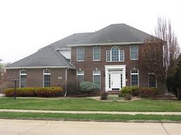 Bettendorf Iowa Real Estate For Sale Stately Brick Home With A Wonderful Back Yard Bordered By Trees And A Creek With Images Iowa Real Estate House Styles Backyard