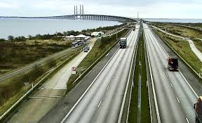 Danmark fik en formidabel start på vm i ishockey, hvor sverige blev besejret i premierekampen. Oresundsbron On Twitter Brokamera Klockan 16 05 Vid En Tillfallig Granskontroll Pa Peberholm Pa Grund Av Covid 19 Oresundsbron Ar Oppen For Godstrafik Resor Till Sverige Och Med Skarpta Inreseregler Till Danmark Har Ar