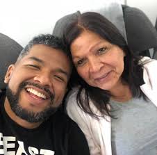 Feliz día Mamá! Ella es mi Sofi, mi gordita, mi adorada mamá, una mujer de  carácter, auténtica, leona, apasionada, adorablemente terca pero con el  corazón más bello del mundo, este año te