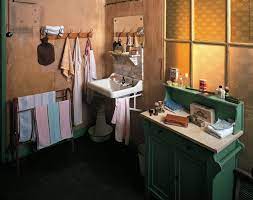 Découvrez l'annexe secrète de renommée mondiale d'une manière jamais vue auparavant. Annefrank Spent 761 Days In The Secret Anne Frank House Facebook