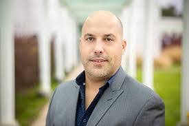 Tom Legere's Instagram, Twitter & Facebook