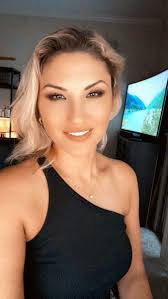 Leanne Ridley's Instagram, Twitter & Facebook