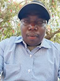 Huyu priest anapatia warembo sleepless nights 😂😂😂. He is Father Simon  irungu Njaramba