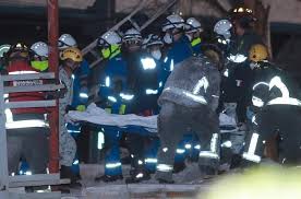 Se desprendió un tramo de las trabes que sostienen al metro olivos, línea 12, en la alcaldía autoridades estiman 13 fallecidos y cerca de 70 heridos por el desplome de estructura en la estación. K063lt7uzywkmm
