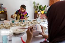 Irna Turkce Tebrizli Sanatci Hanimlarin Comlek Ve Seramik Sanati