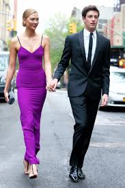 This link is to an external site that may or may not meet accessibility guidelines. Karlie Kloss Starportrat News Bilder Gala De